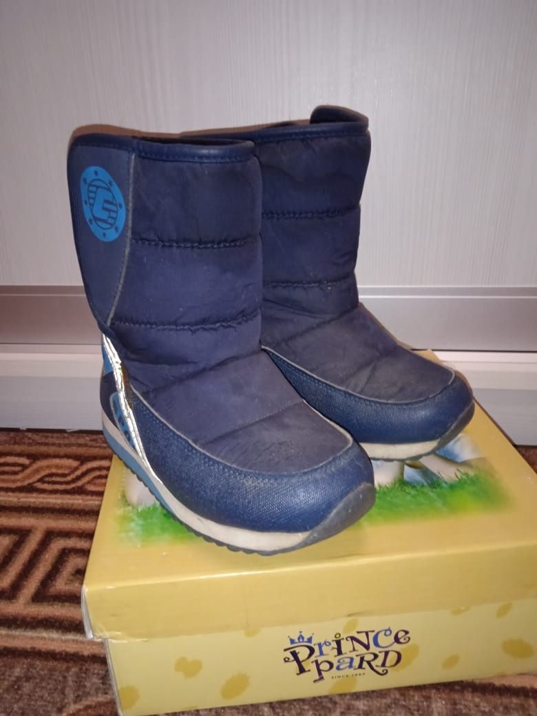 Продам зимние детские ботинки со шнурками. 27-29 размер.