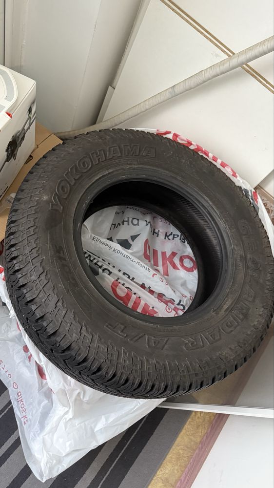 Продам 2 шины yokohama geolandar A/T , размер 245/70/16