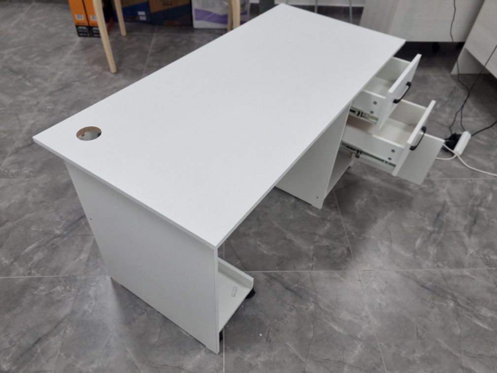 Продаю рабочий стол 140×65 см