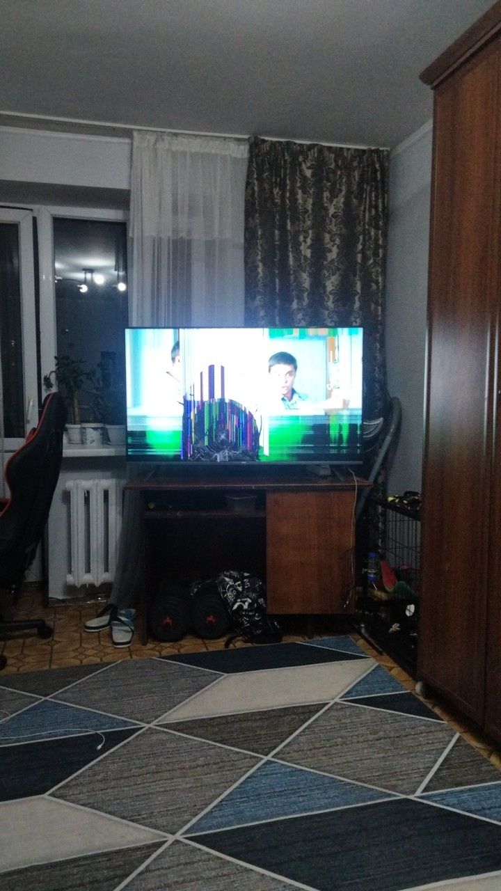 Продам телевизор на запчасти
