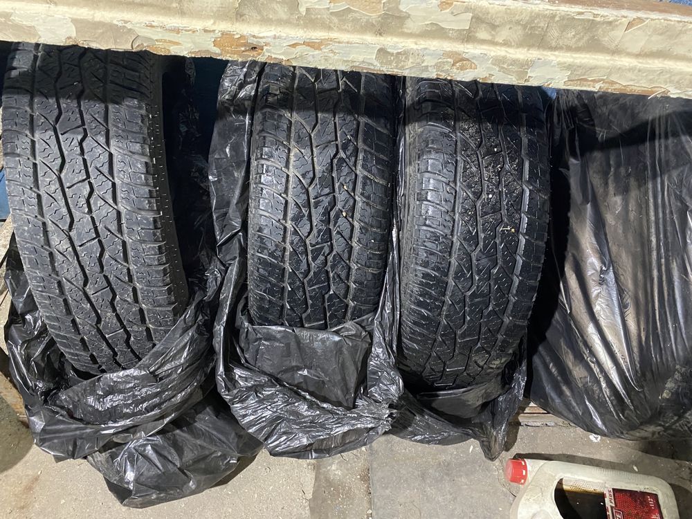 Продам шины для внедорожника 225/65/R17