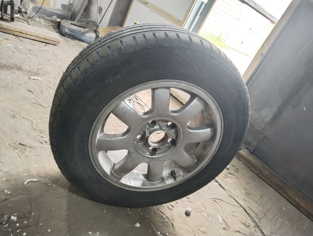 Продам  резину летнюю с дисками 195/65/15