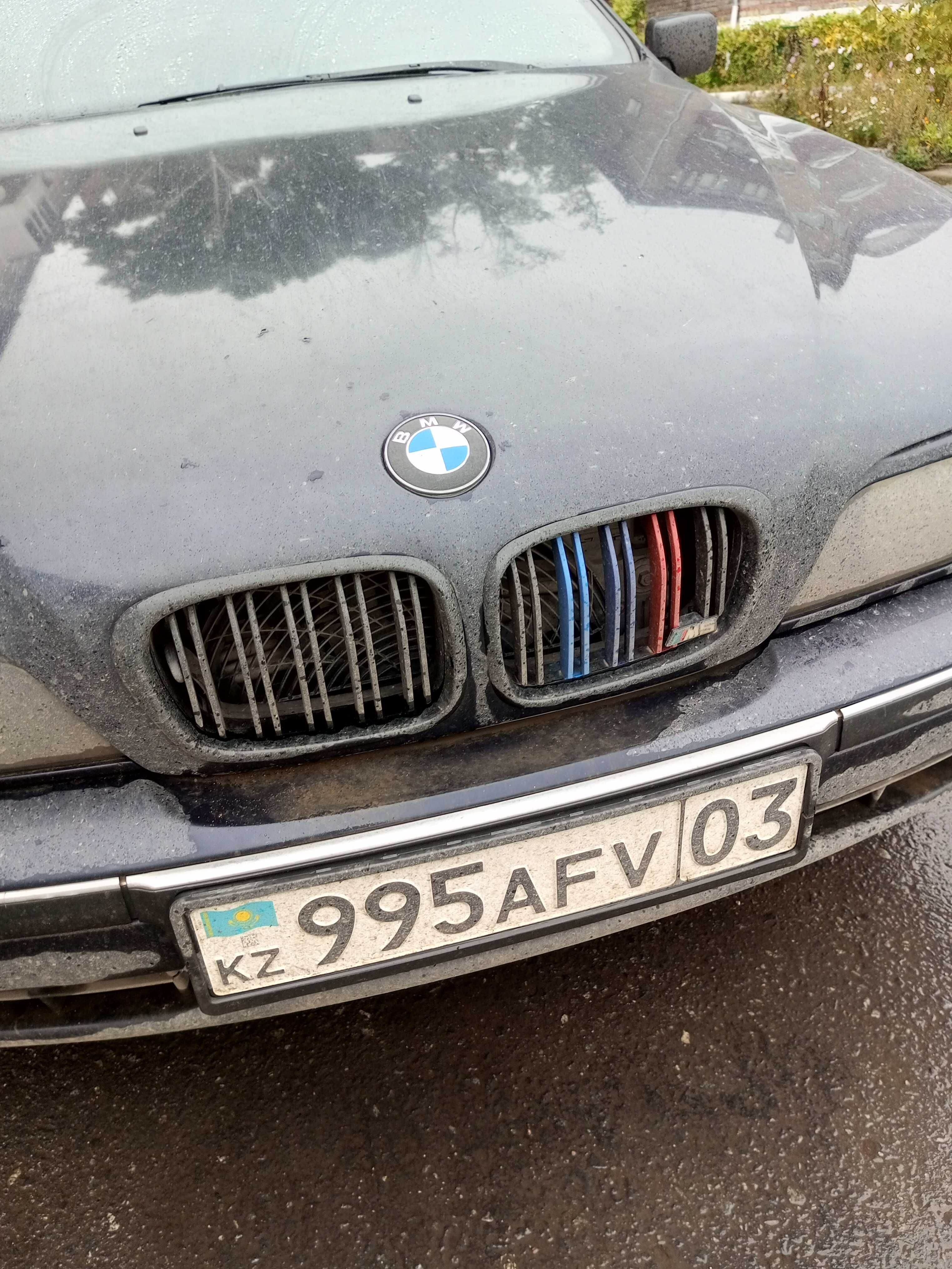 Автомобиль бмв 520  E39