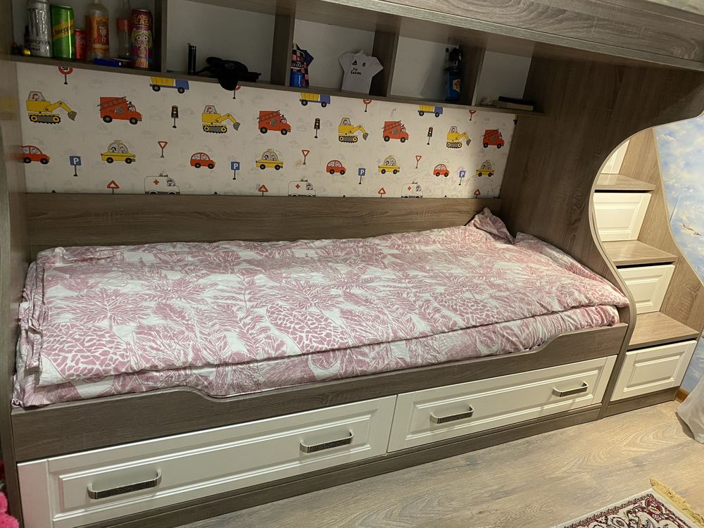 Двухъярусная кровать