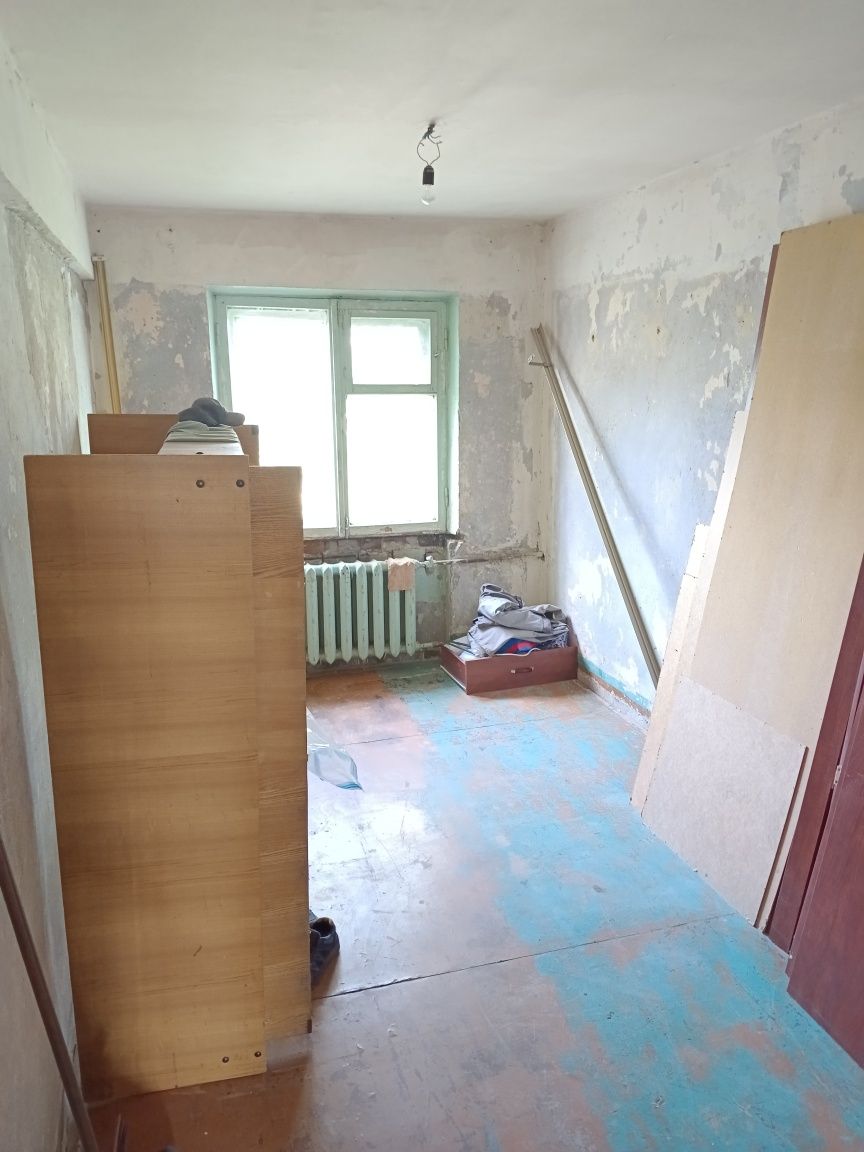 Продам 3 х комн квар. 2-52-4 этаж.