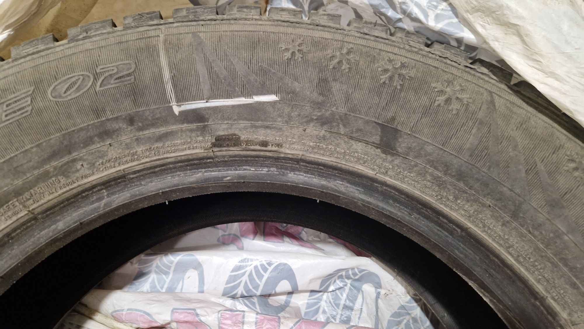 Продаю срочно Шины зимние шипованные 265/60R18 114T. Комплект 4шины