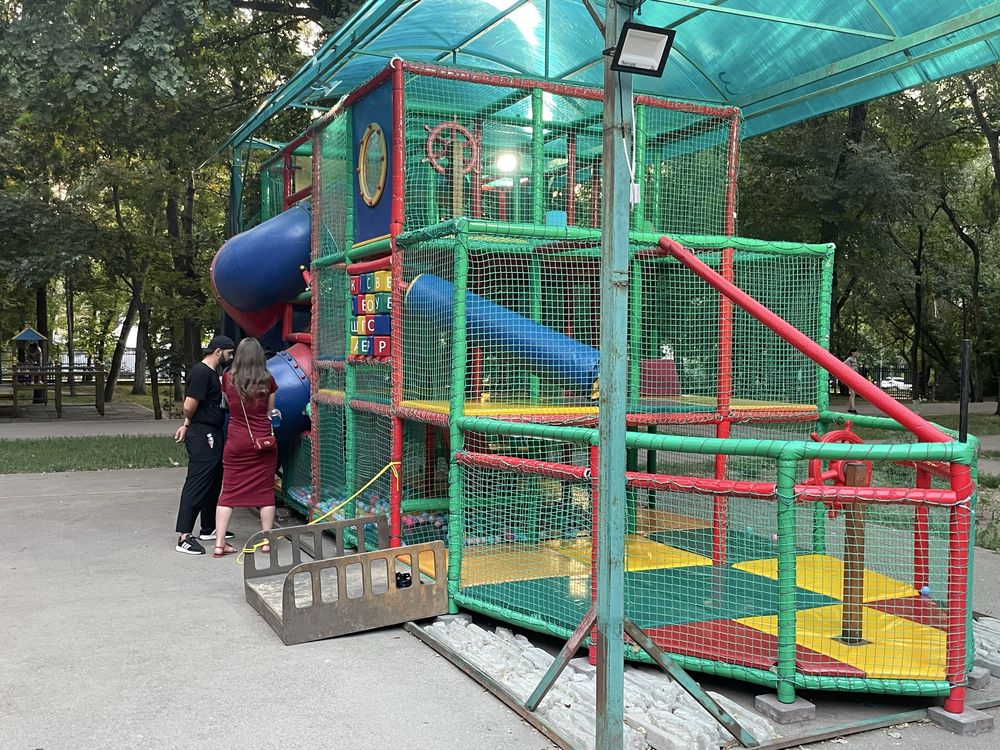 продам ТИР и Детский лабиринт в парке Горького