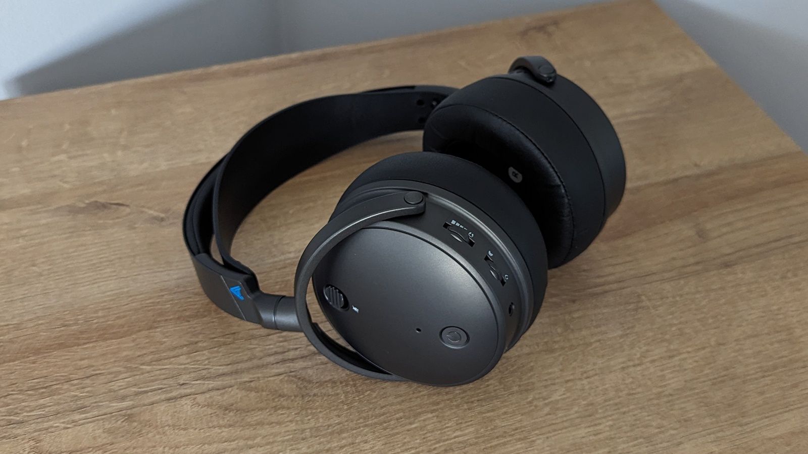 Audeze maxwell. Пользовался не больше полугода.