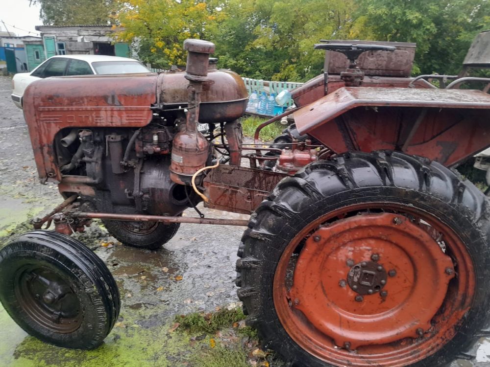 Продам трактор ДТ20