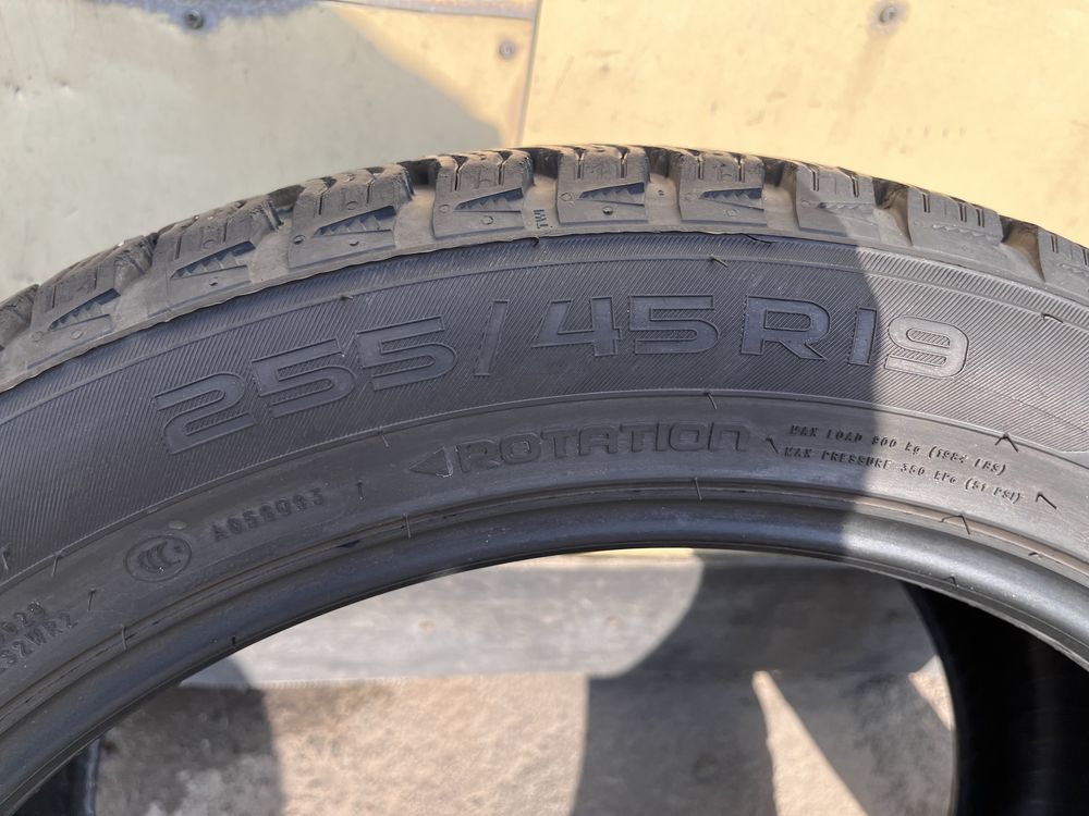 Резина зимняя Nokian 255 45 R19 комлект