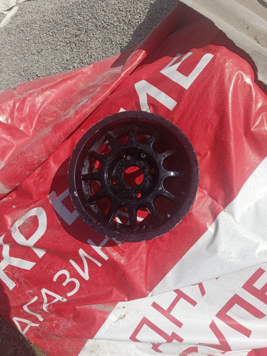 Продам литые диски оригинал