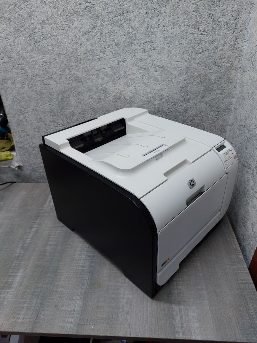 HP Color 300 M351a
Цветной лазерный принтер