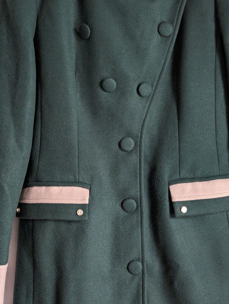 Продам пальто (42 размер)