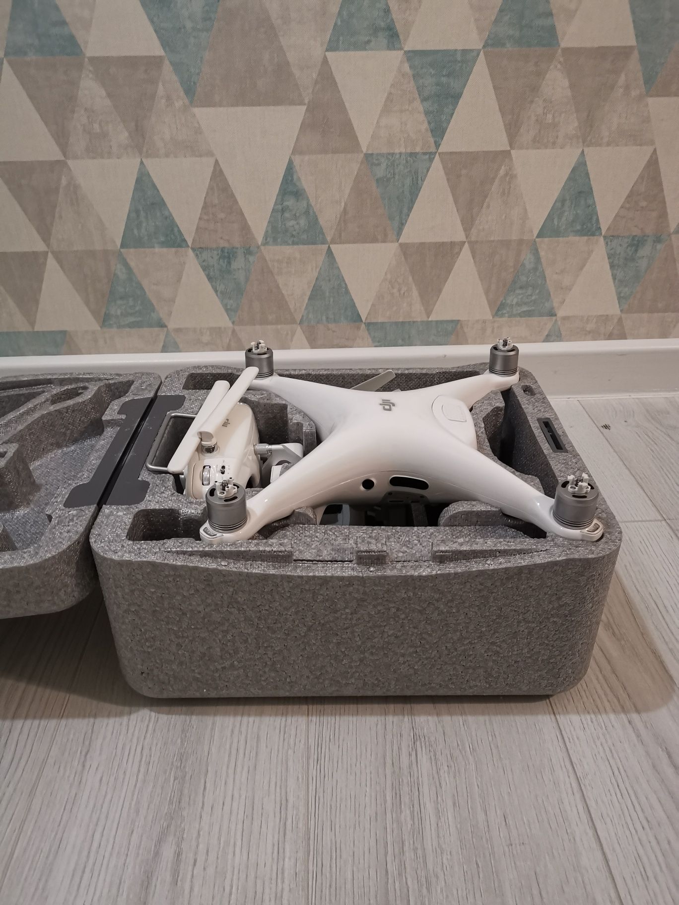 Дрон DJI 4 Phantom Pro