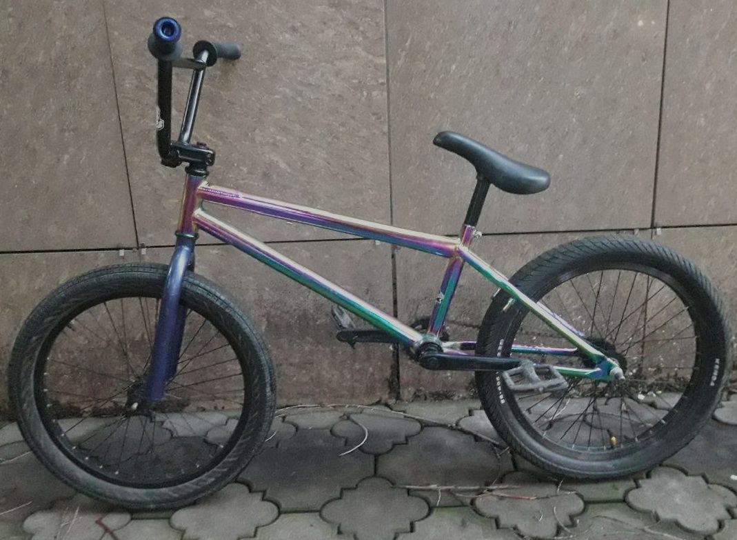 Продам велосипед bmx .