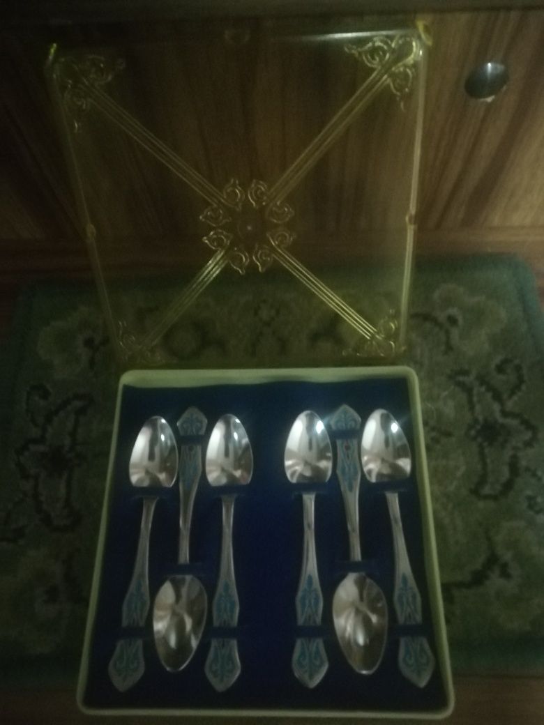 Чайные сувенирные подарочные ложки из цветного металла,