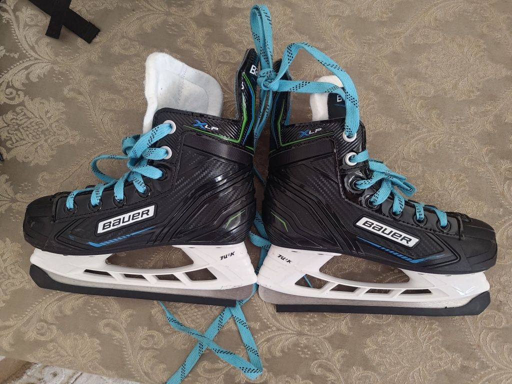 Продам детскую хоккейную форму BAUER