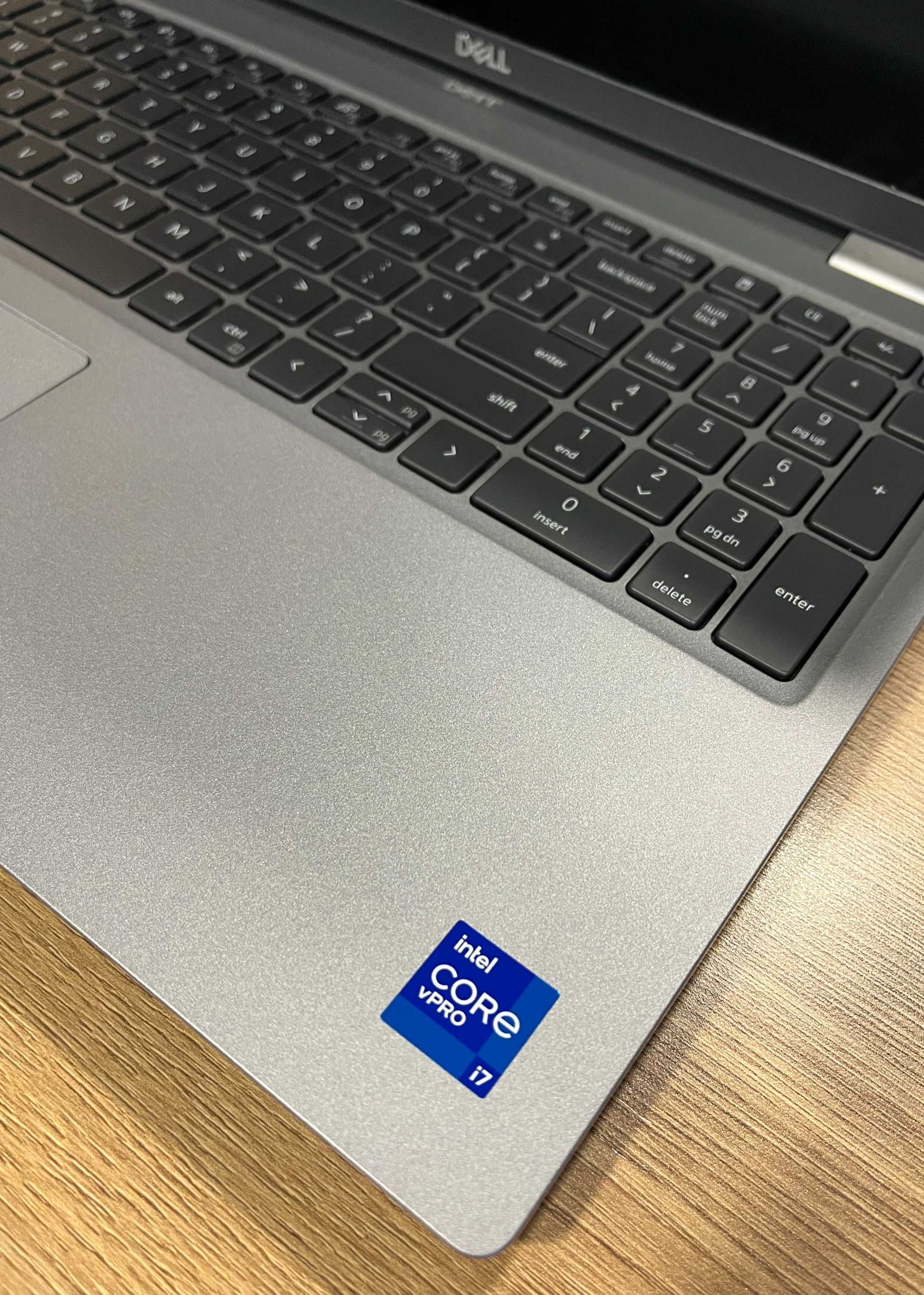 Dell Precision 3561. Core i7 - 10850H, 2.6/5.0 GHz, 16/256 GB, NV T600