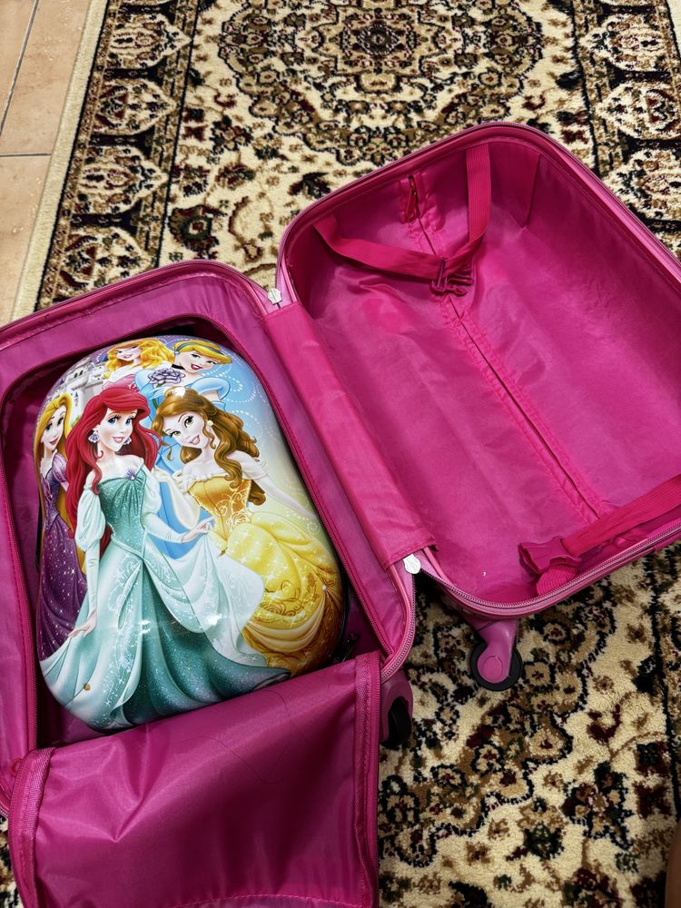 Продам детский чемодан