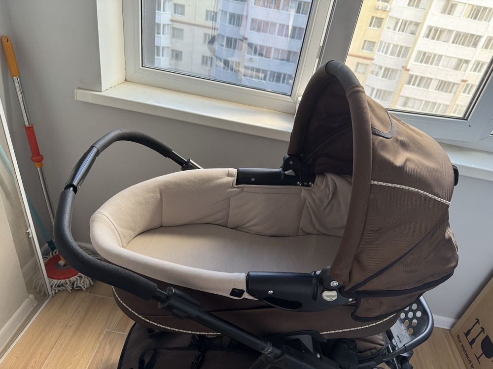 Коляска Quinny 2 в 1 (люлька+прогулочный блок)