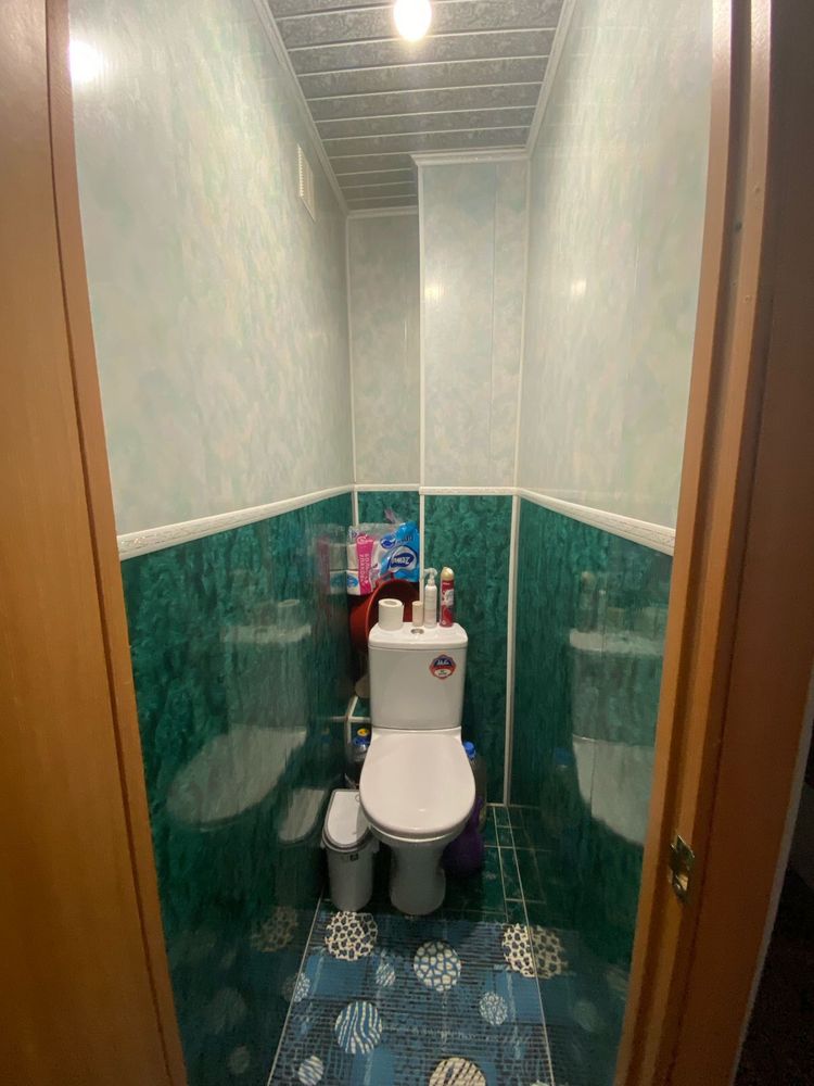 Продам 2-ком улучшенку в районе маг. Уют 1 этаж с мебелью!