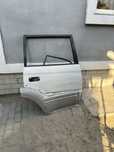 Продаю правую заднюю дверь Land  Crusier 95