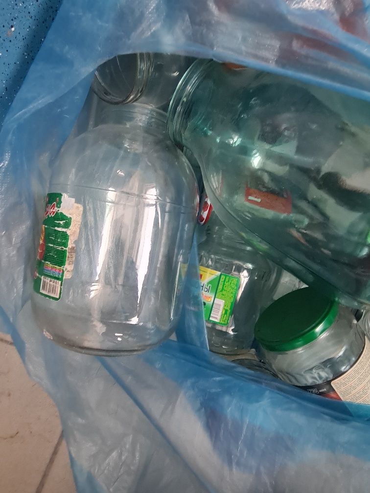 Продаются стеклянные банки. 2 л, 1 л и 0,5 л.