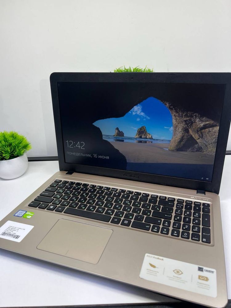 Asus core i3-7 Geforce MX Ram 4gb hdd 1TB Комплектация: з\у
