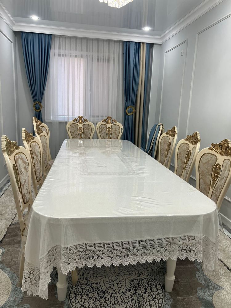 Продается Стол и стулья