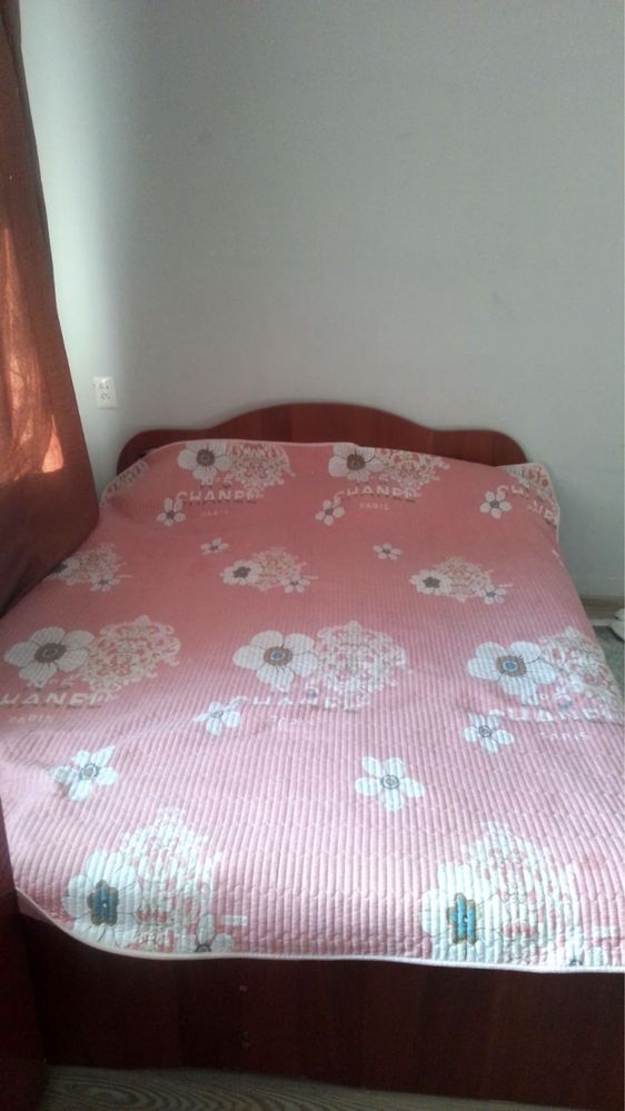 Двуспальная кровать