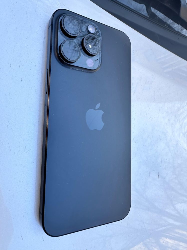 Iphone 15 pro max 256gb.