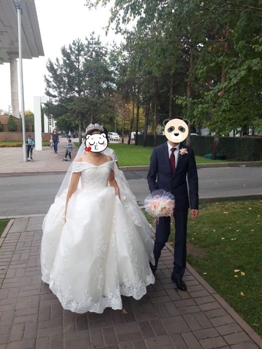 Свадебное платье со шлейфом (Айвори)
