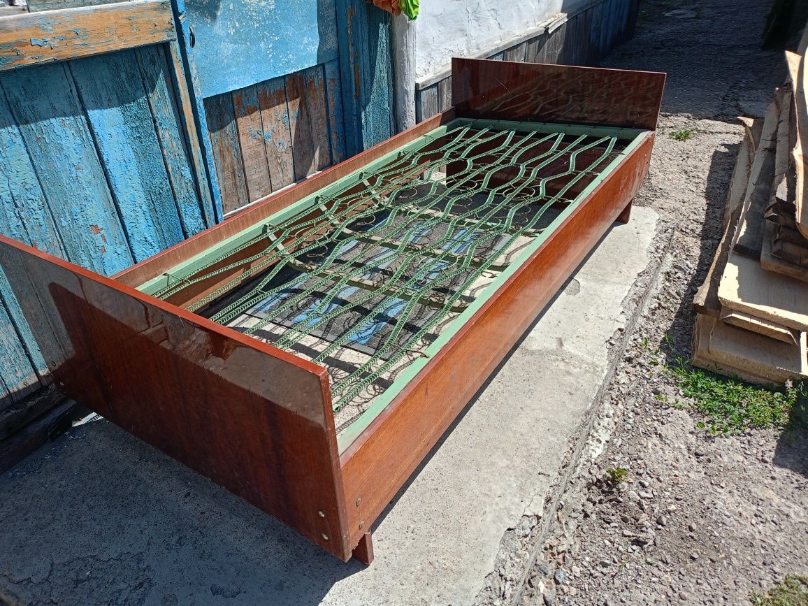 Продам кровать с матрасом