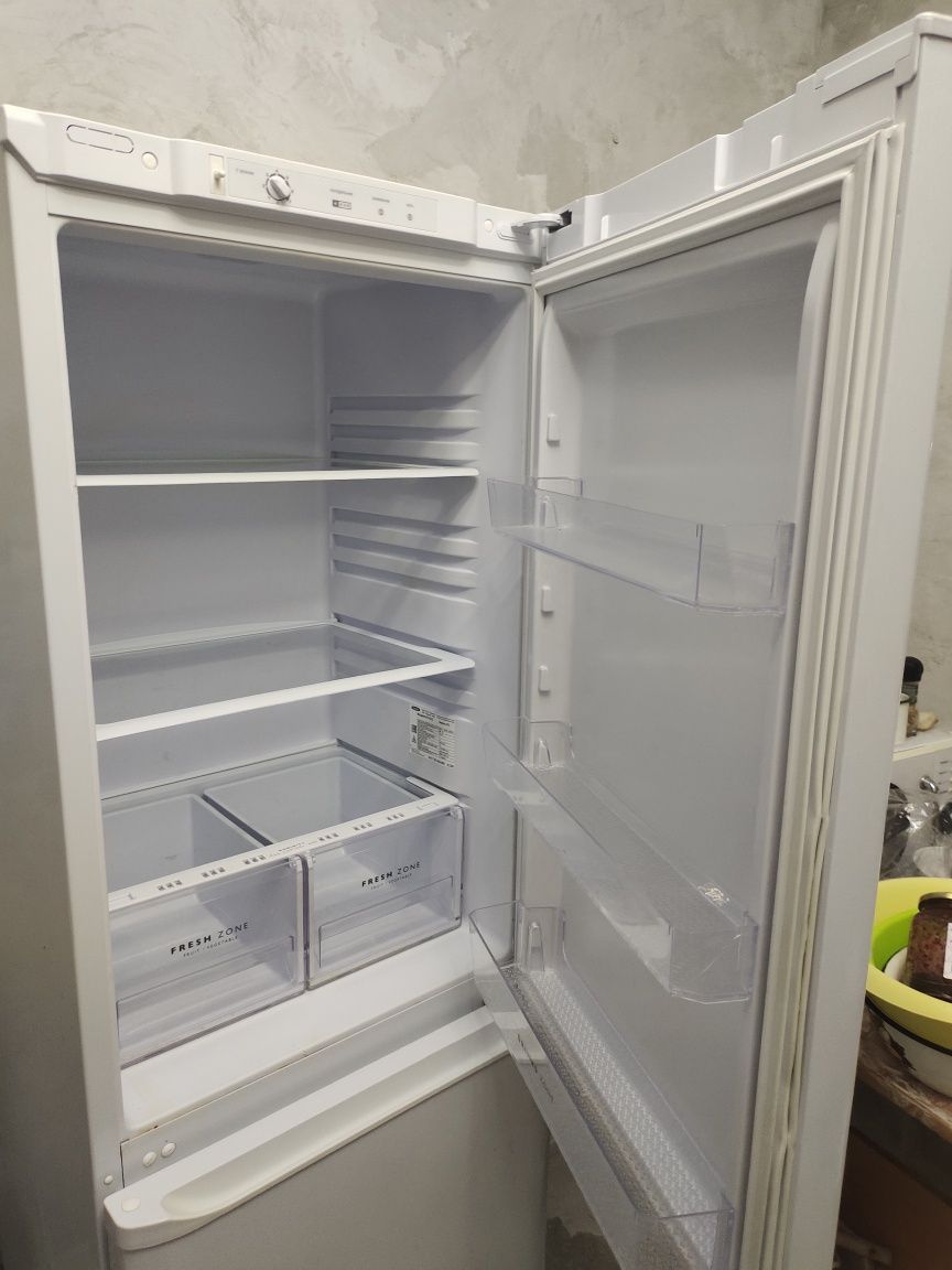 Продам холодильник "Бирюса" ,высота 1,80 м. Б/у.