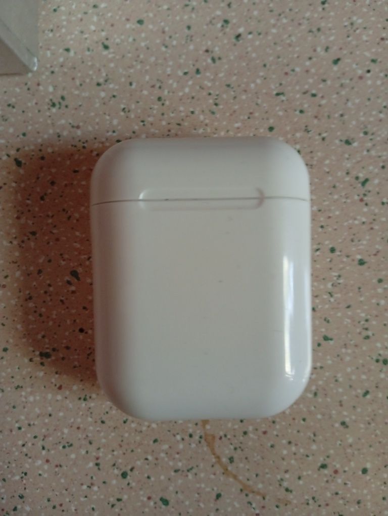AirPods наушники