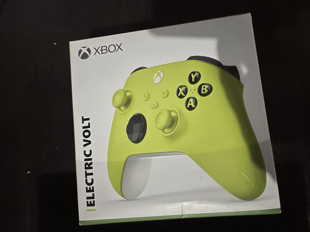 Xbox Series S + 2 геймпада + Xbox Gamepass Ultimate