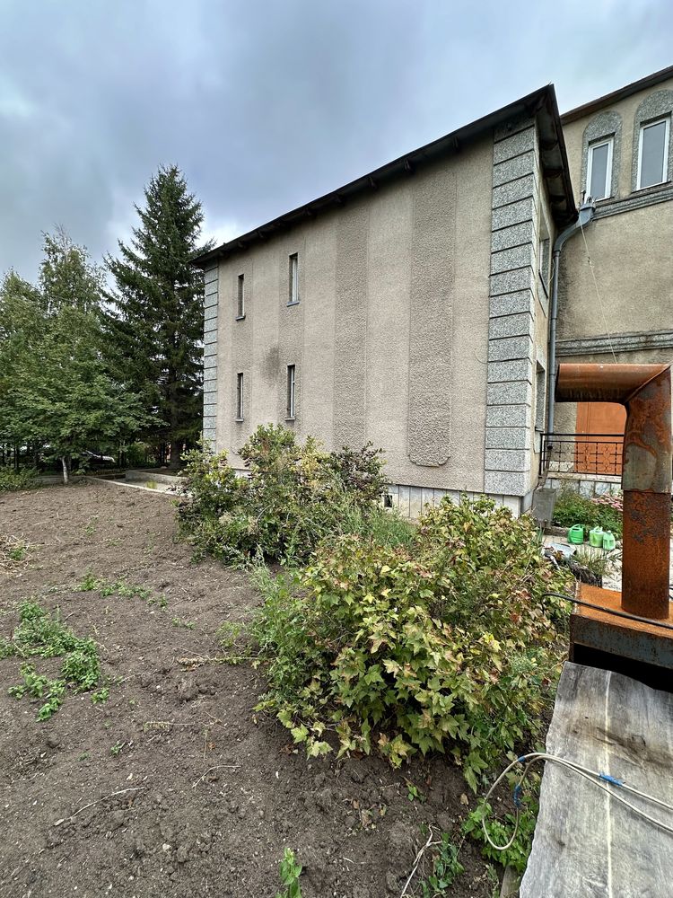 Продам большой 9 - комнтаный дом в мкр Шахтерский