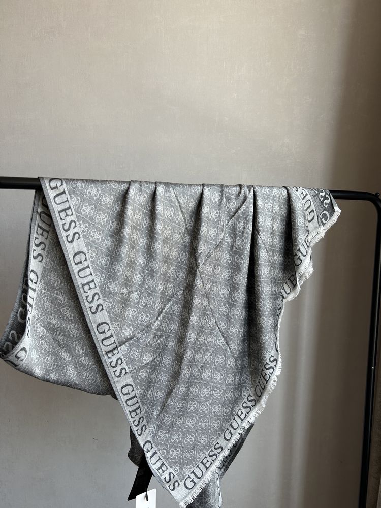 Продам палантин платок Guess