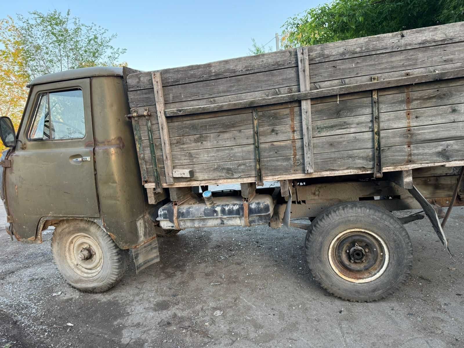 продается уаз 3303   срочно