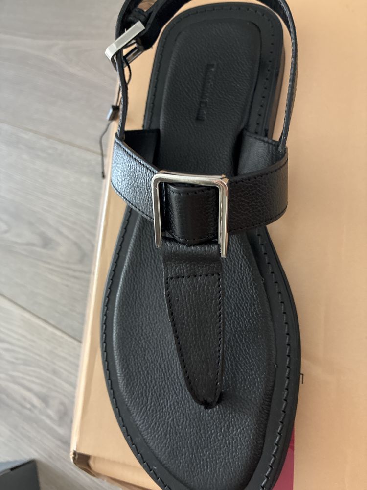 Продам сандалииMassimo dutti