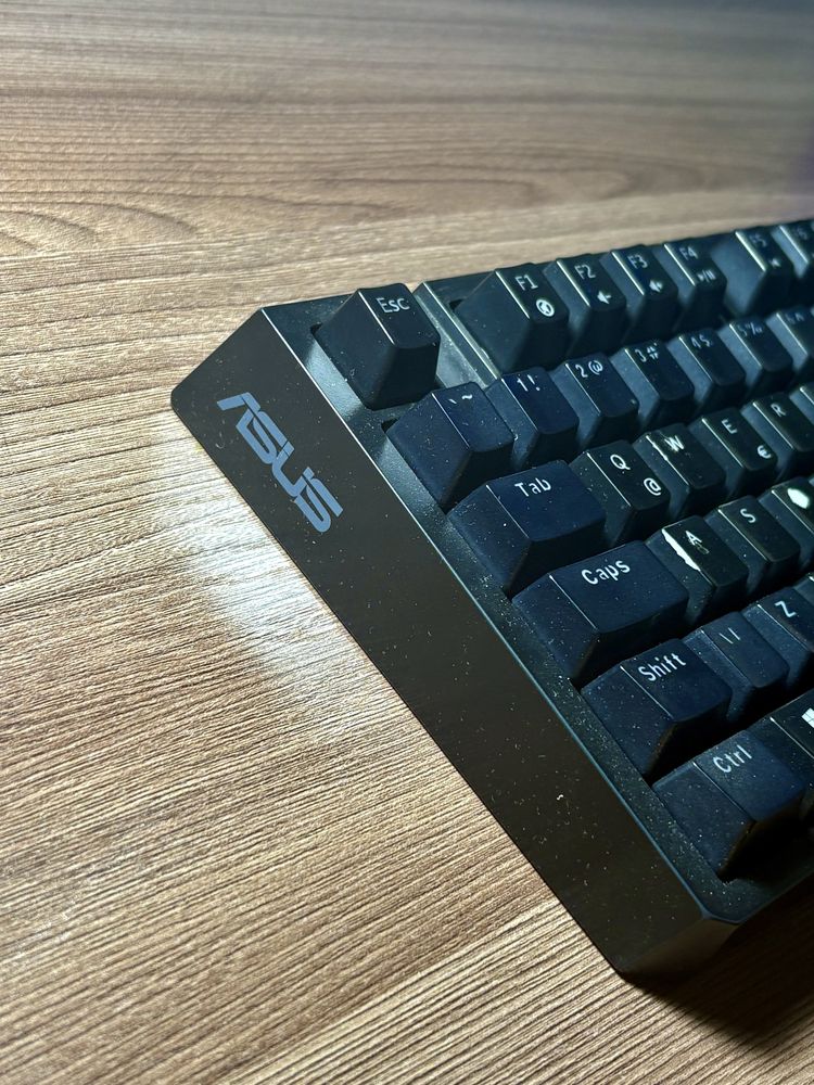 Клавиатура механика ASUS , модель нн , проводная на свитчах