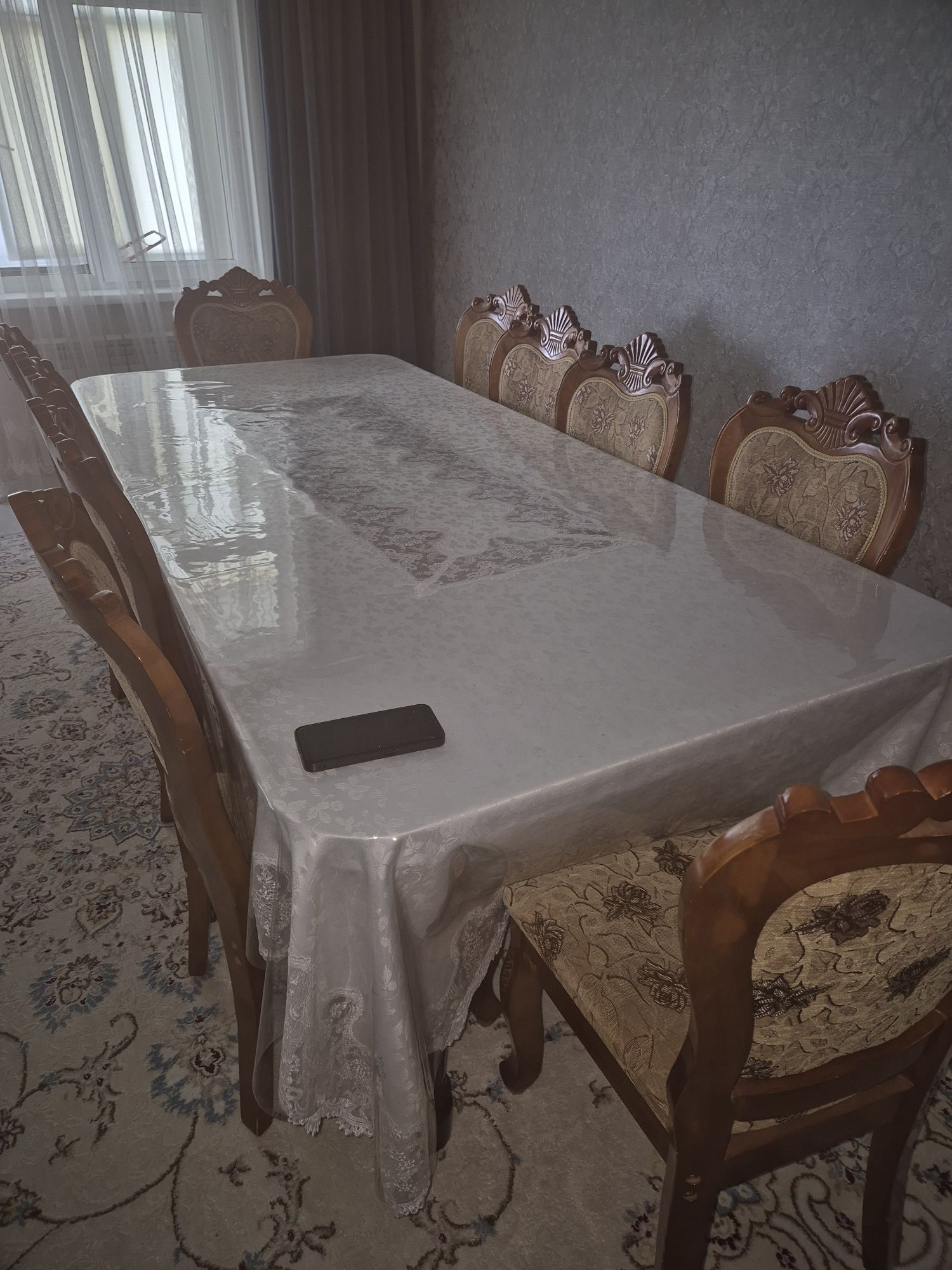 Стол со стульями