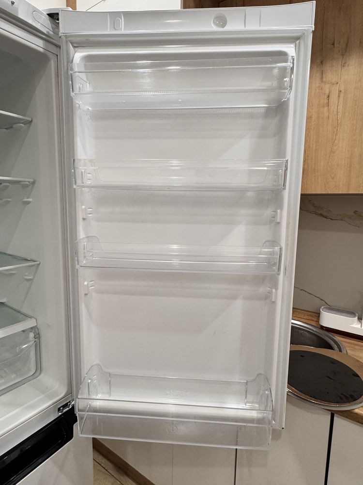 Холодильник indesit