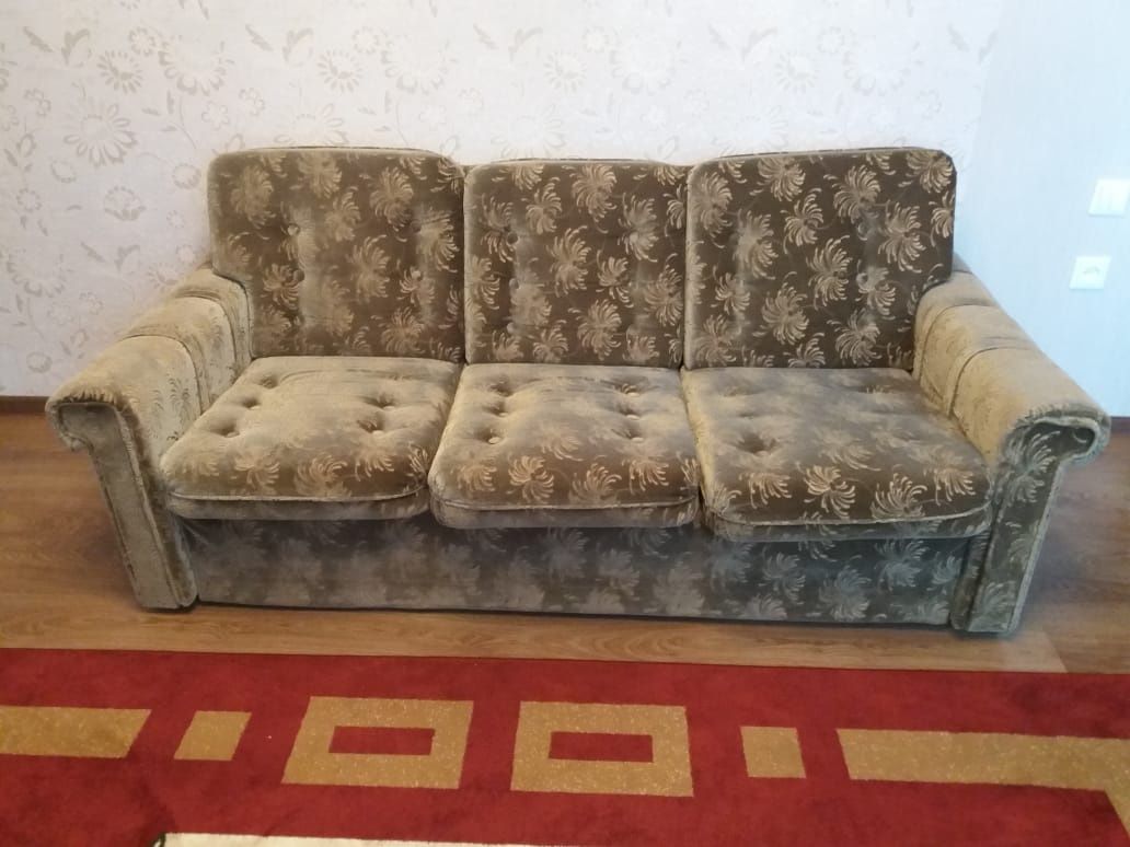 Продам б/у кровать,комод,и 2 тумбочки