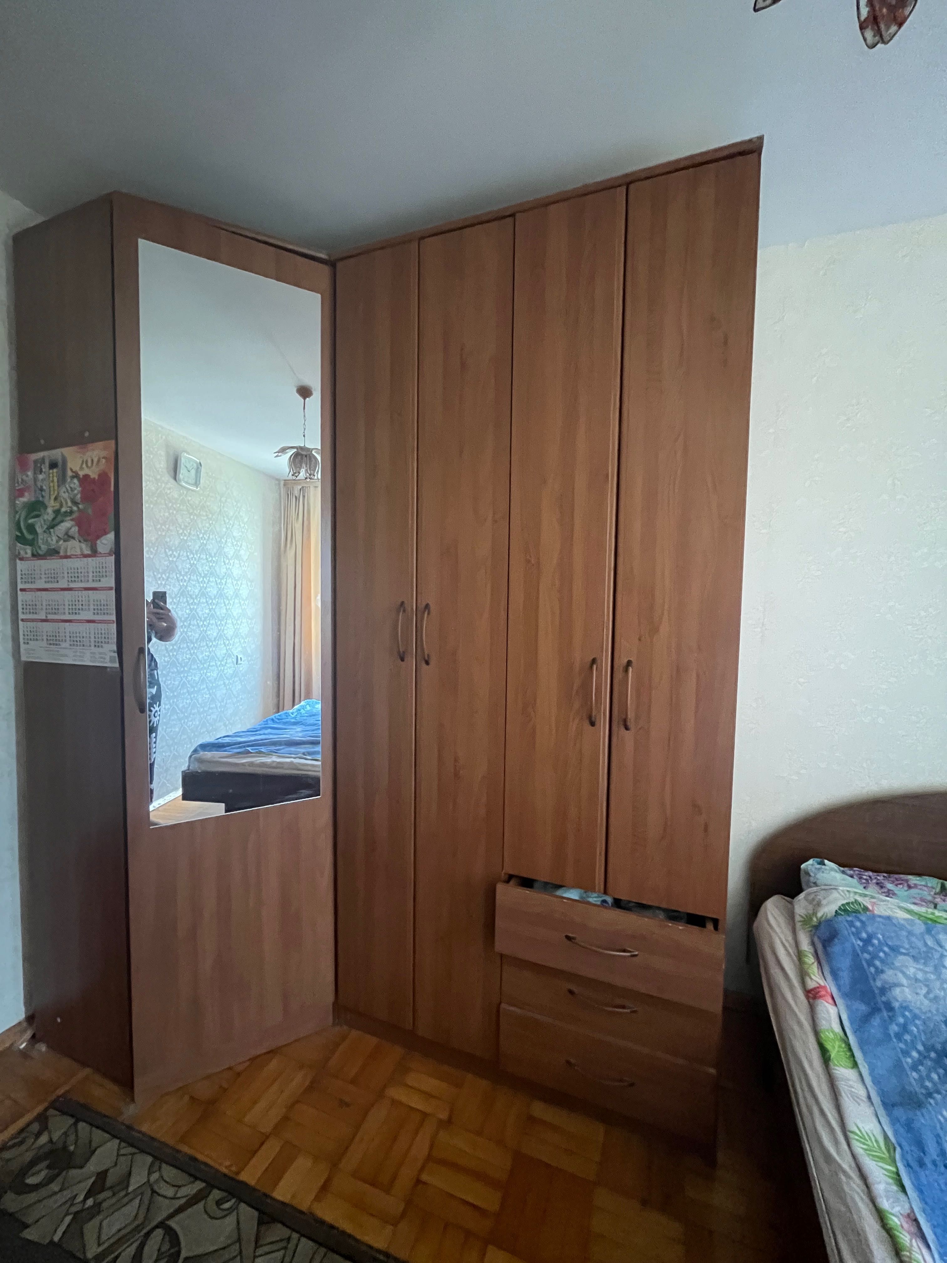 Продам за символическую сумму мебель