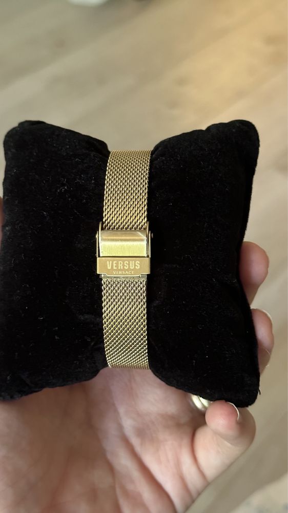 Продам новые часы оригинал