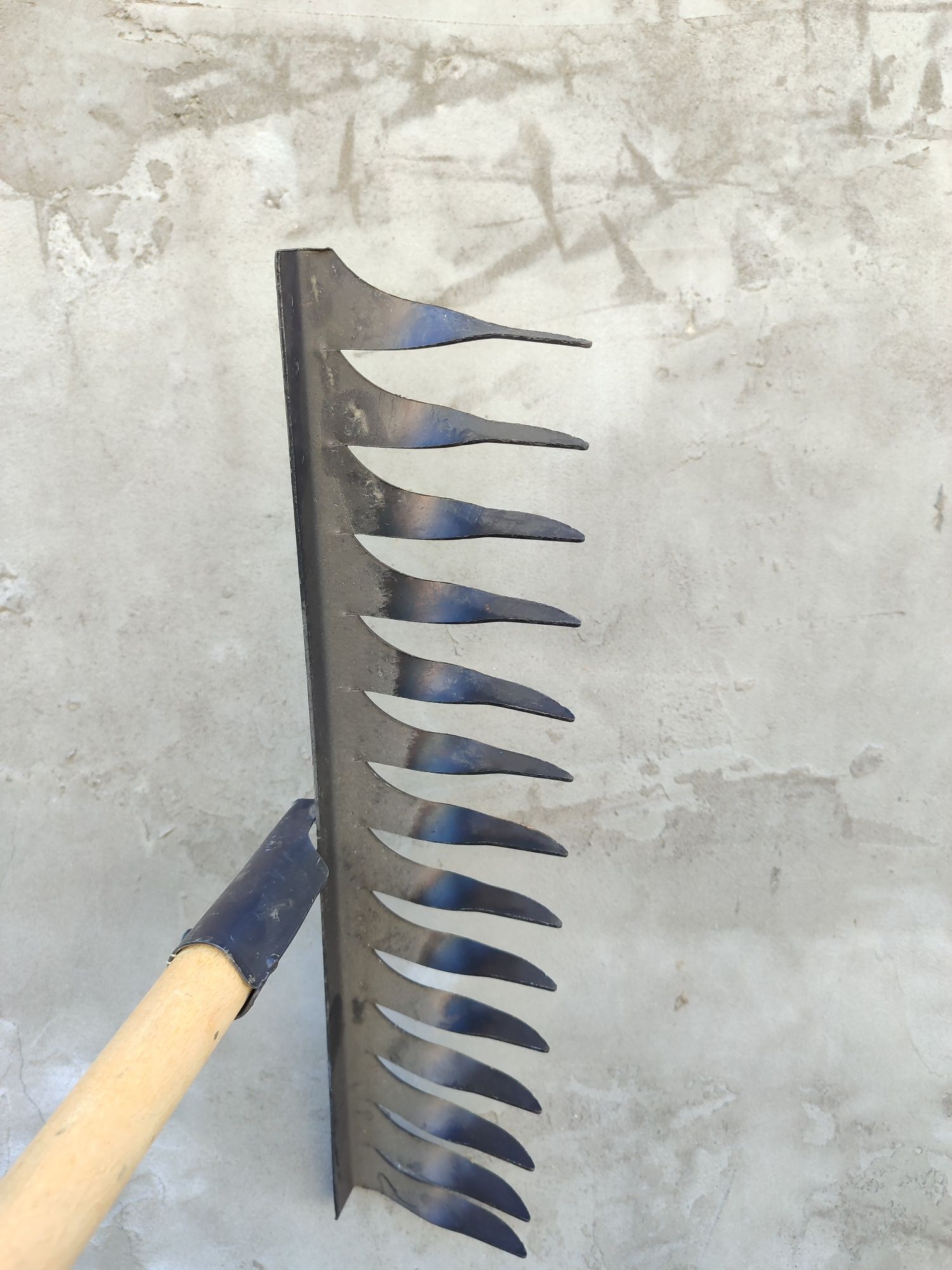 Продам садовые грабли новые
