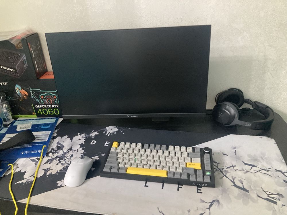 Продам компьютер rtx 4060 с монитором, клавиатурой и с мышкой