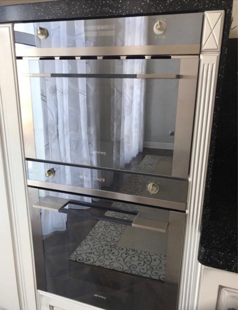 Духовая печь в оригинале от  SMEG с микроволновой печью встраиваемый