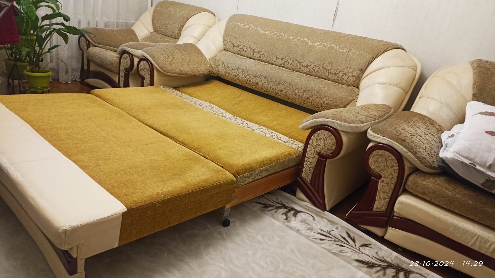 Продам диван с креслой